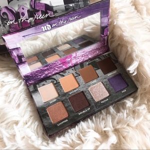 🔥 Urban Decay Eyeshadow Palette- “on the run”